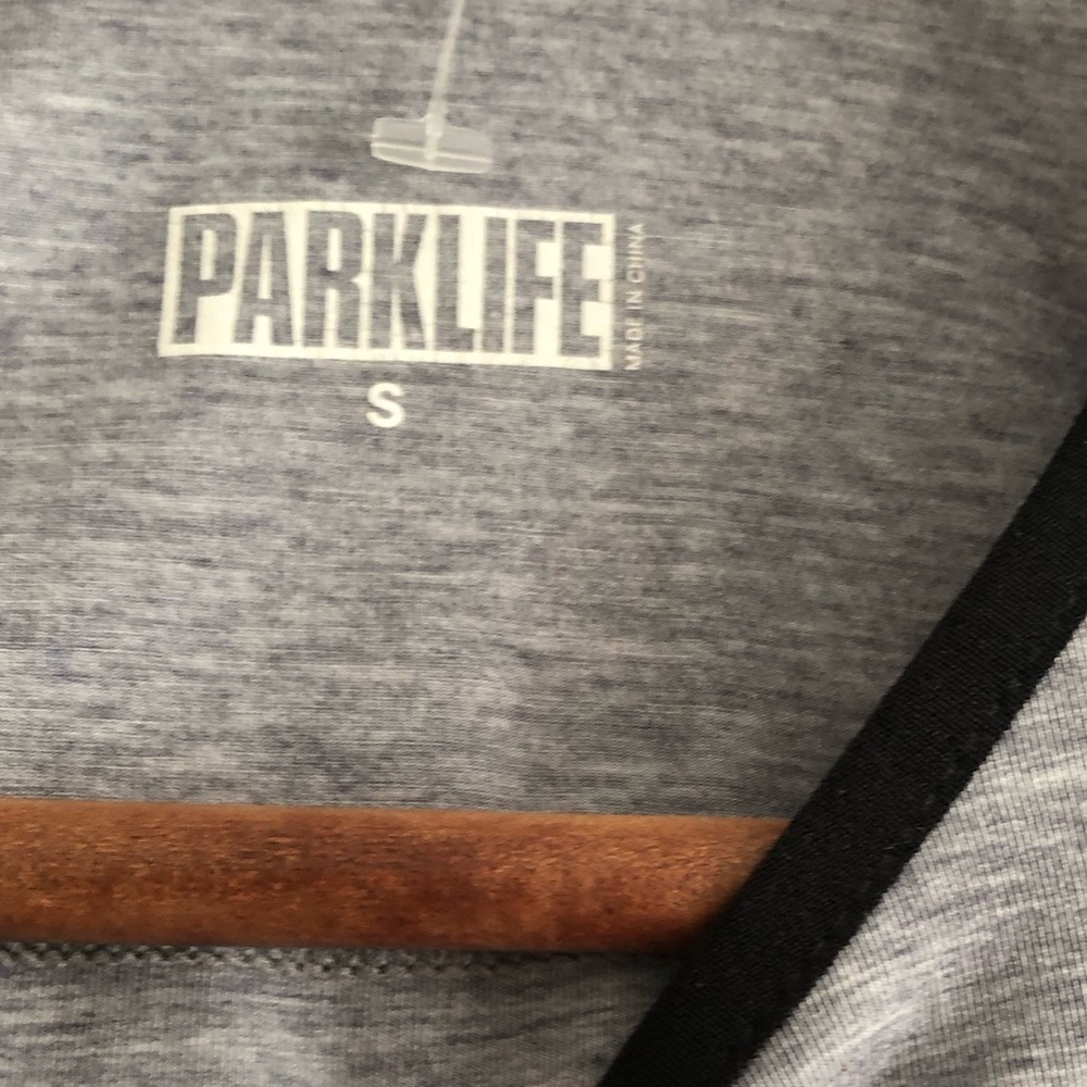 Rare Aritzia Parklife long sleeve workout too, back slit sz S - Picture 3 of 5